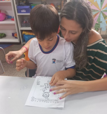 Professora Priscilla vencedora do prêmio educador nota 10