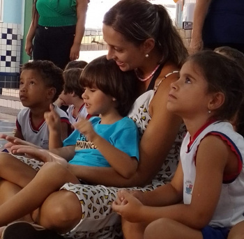 Professora Priscilla vencedora do prêmio educador nota 10