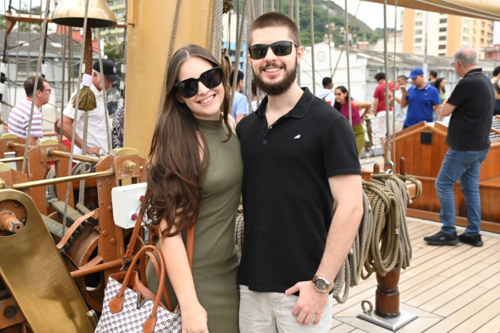 Mahanny e Mateus saíram de Domingos Martins especialmente para visitar o Navio-Veleiro Cisne Branco