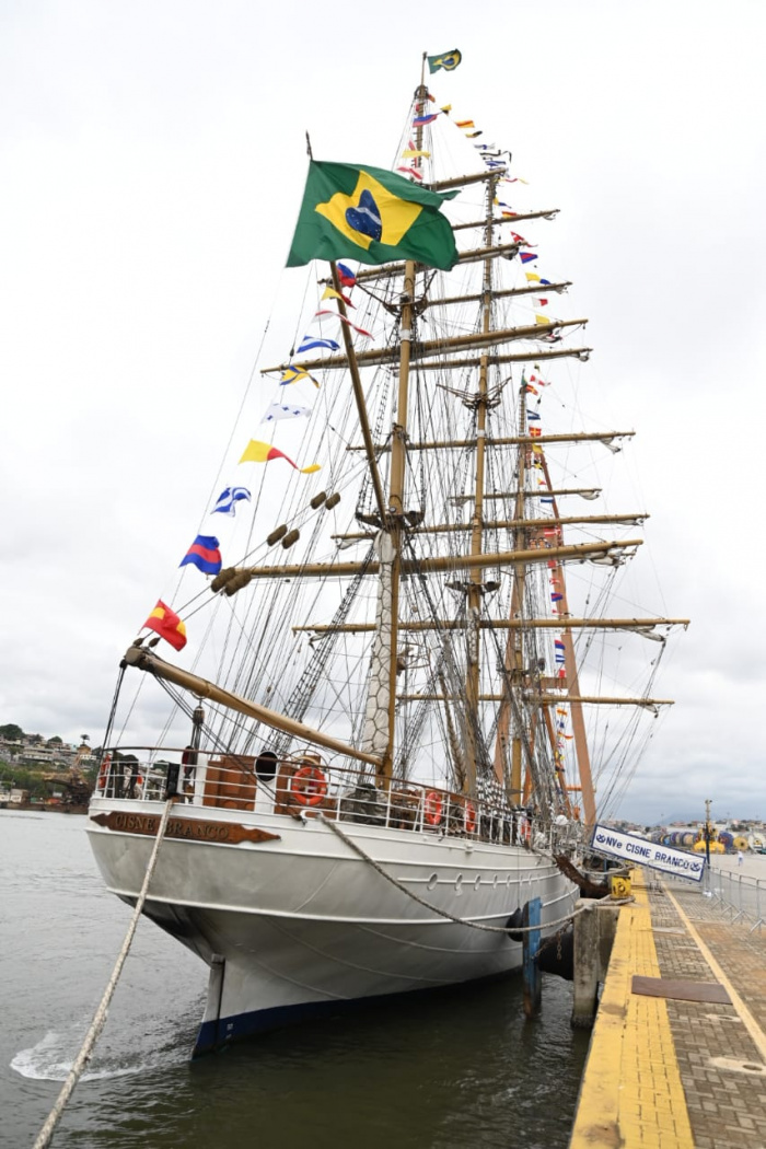 Navio-Veleiro Cisne Branco atracado no Porto de Vitória