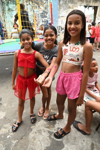 As amigas Amanda, Jenifer e Sophia aproveitaram a tarde de diversão