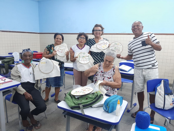 Bordados e cordéis: costurando histórias na EJA da Emef Aristóbulo Barbosa Leão