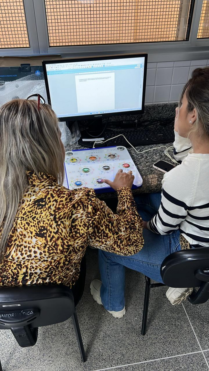 Professores participam de oficina sobre o TiX