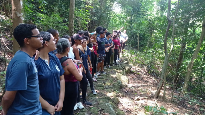 Estudantes de escola estadual aprendem sobre Mata Atlântica na Gruta da Onça