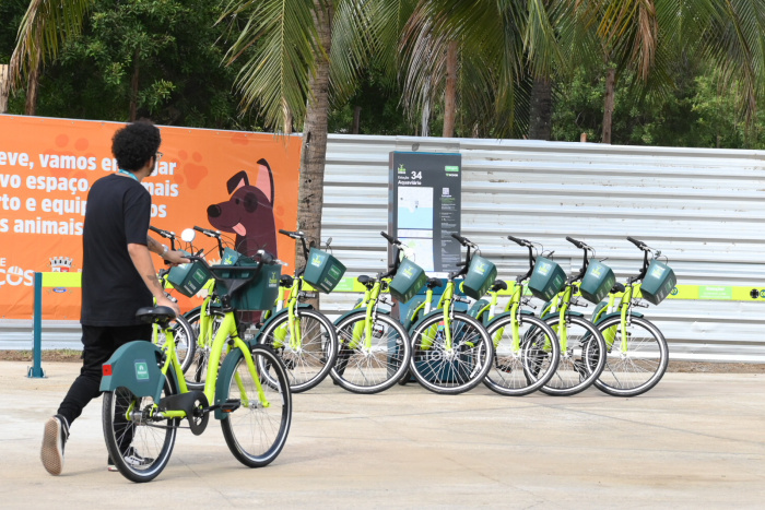 Instalação do Bike Vitória na Praça do Papa