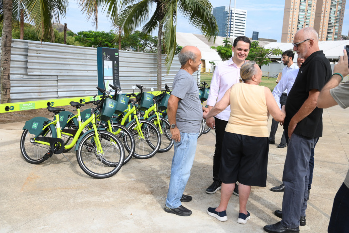 Instalação do Bike Vitória na Praça do Papa