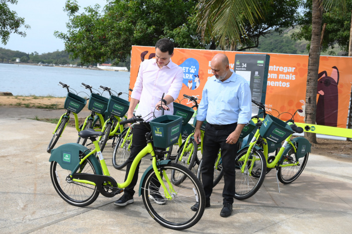 Instalação do Bike Vitória na Praça do Papa