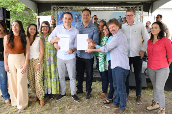 Assinatura da OS do CRAI da Ilha de Santa Maria e a Sanção da lei da Dispensação de Fraldas