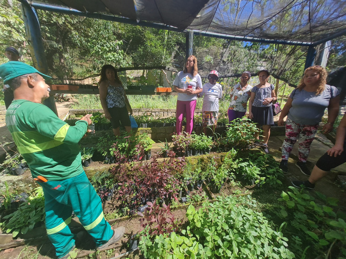 Atividades físicas no Viveiro de Plantas Medicinais do Parque Tabuazeiro