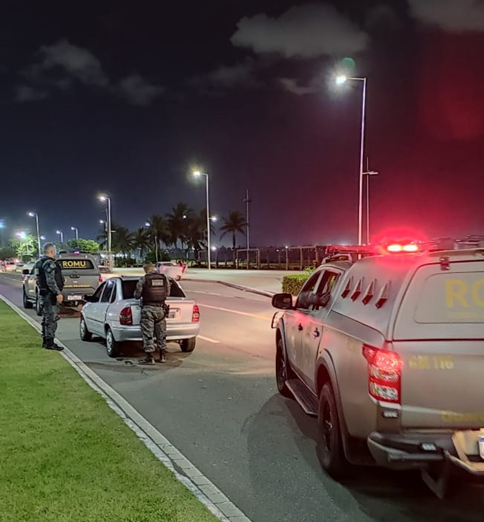 Guarda Municipal de Vitória prende jovem com carro roubado em Camburi