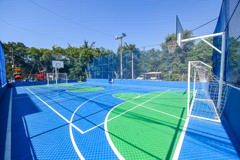 Quadra completa e segura integra entrega da nova praça.