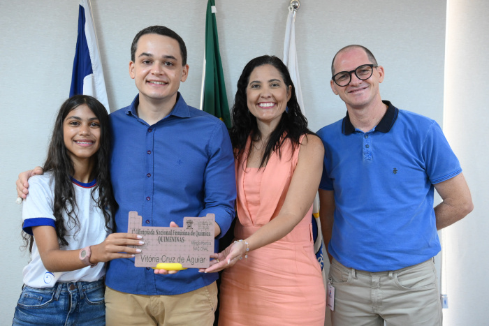 Aluna Vitória Medalha de Ouro no Concurso QUIMENINAS