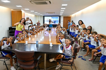 Crianças do Cmei Yolanda Lucas da Silva visitam a sede da Prefeitura de Vitória