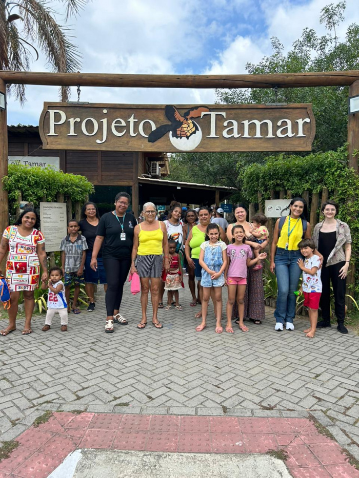 Famílias atendidas no Cras Consolação visitam Projeto Tamar