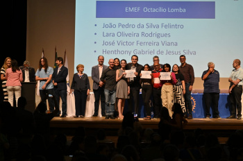 Estudantes da rede municipal de Vitória são reconhecidos por mérito estudantil no Rotary
