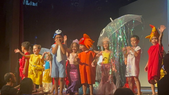 Crianças do Cmei Professora Cida Barreto protagonizam espetáculo em teatro
