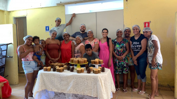 Cras de Consolação promove oficina Doçuras em Família para produção de Panetone