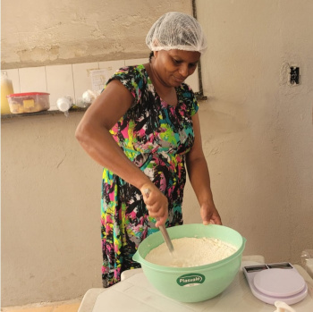 Oficina culinária estreita laços familiares por meio da produção de panetone