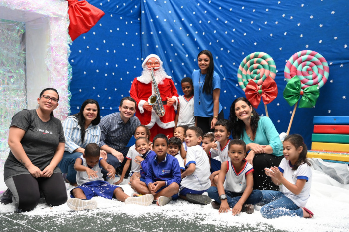 Vila do Papai Noel no Cmei Terezinha Vasconcelos Salvador