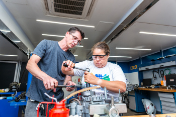 Carreta Automotiva - Curso de Mecânica Básica de Motores e Motocicletas - Maria Ortiz