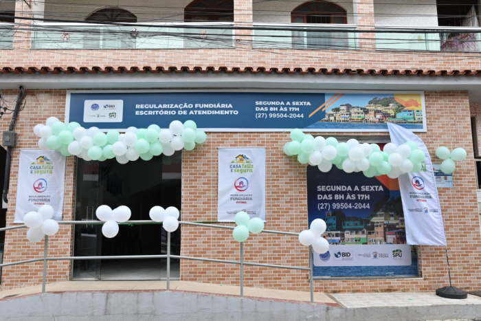 Escritório de regularização fundiária na Ilha das Caieiras.