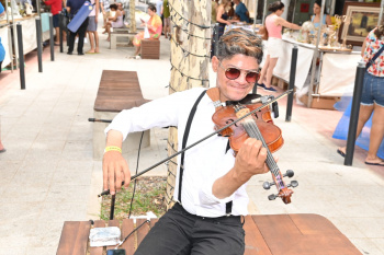 Feira de Antiguidades da Rua da Lama.