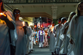 Caminhada Luminosa pela Paz para Celebrar o Natal