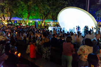 Caminhada Luminosa pela Paz para Celebrar o Natal