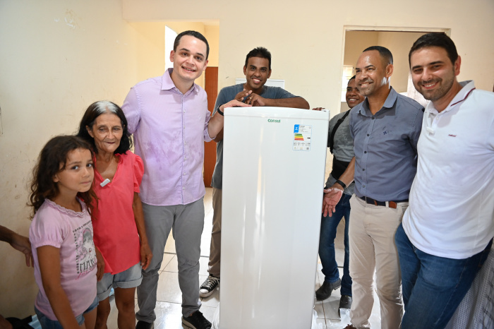 Entrega dos Eletrodomésticos Programa Casa Feliz e Segura