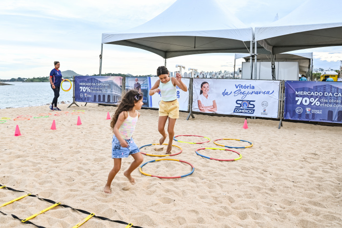 Debora e sua irmã no Circuito Funcional Infantil - Atividades arena de verão 2024