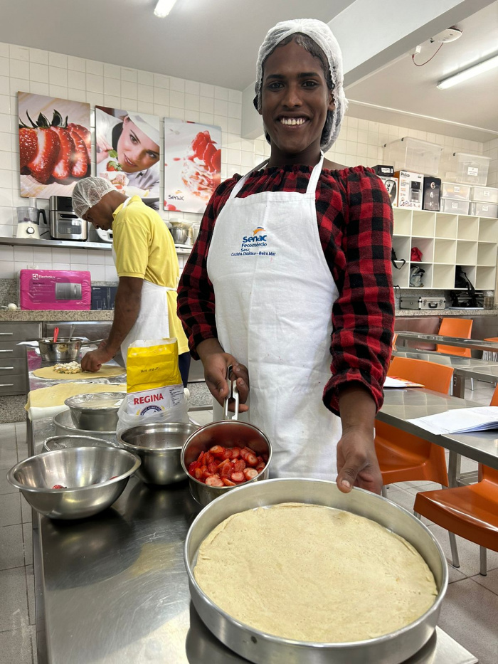 Luanny Sampaio, usuária do Centro POP, concluiu o curso de pizzaiolo