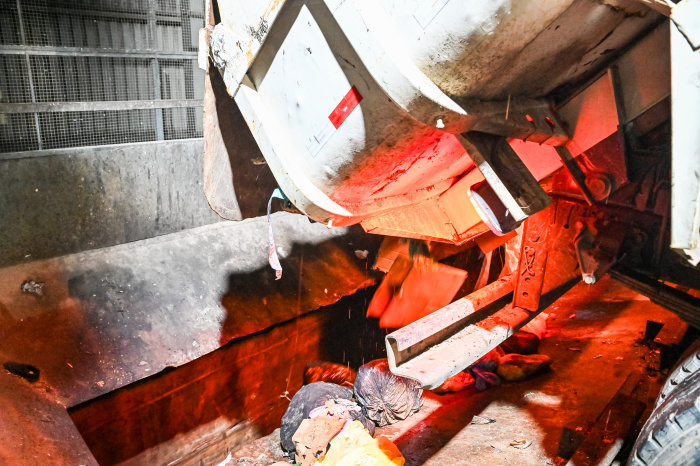 Coleta de Lixo Central de Serviços - Descarregamento Usina de Lixo