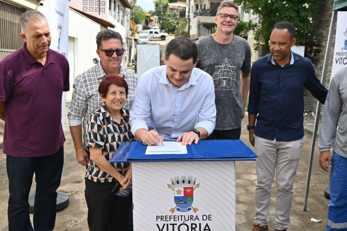 Assinatura Ordem de Serviço Derenagem e Pavimentação da Rua Aurea Andrade Cypreste Bairro Santa Tereza