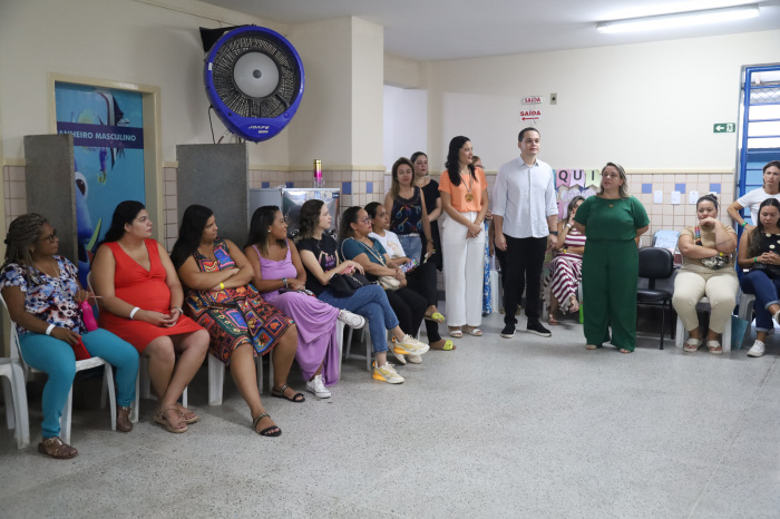 Prefeito recebe os professores para o ano letivo no CEMEI Anísio Spínola Teixeira em Resistência