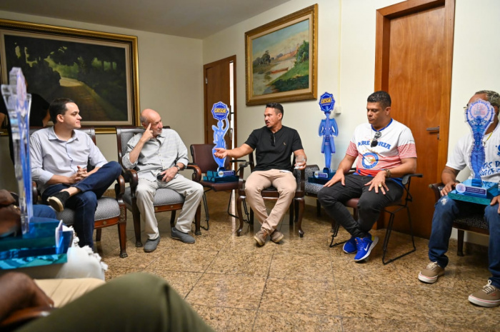 Representantes das escolas campeãs do Carnaval 2024 se reúnem com prefeito e secretários