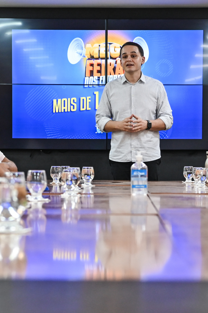Mega Feirão de Empregos, evento na sala de reuniões do gabinete do prefeito