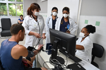 Abertura das salas de Hidratação no tratamento contra a Dengue - Unidade de Saúde do bairro Conquist