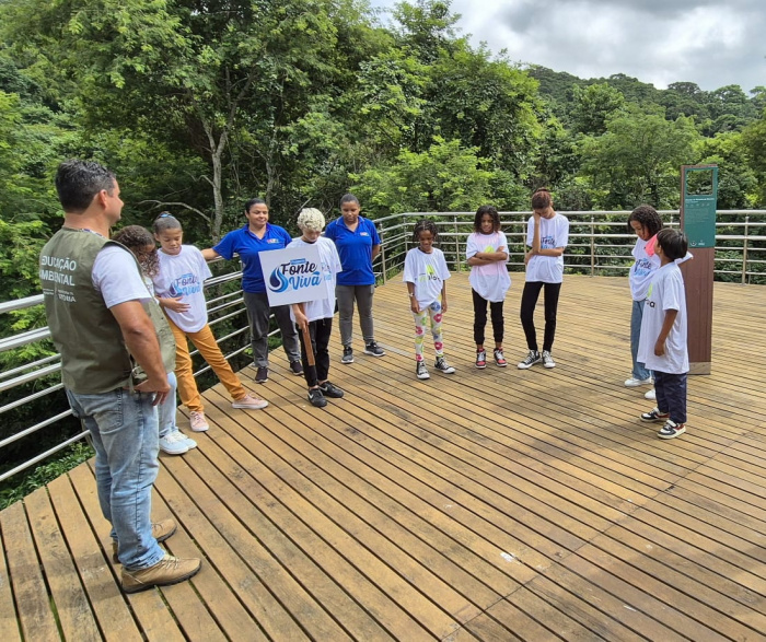 expedição crianças na fonte grande