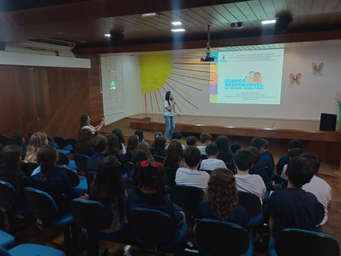 Guarda Responsável de Animais Domésticos é tema de bate-papo com alunos da rede municipal