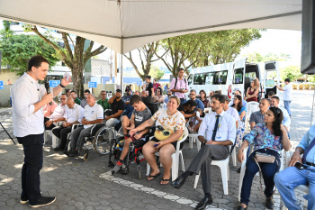 Entrega dos veículos do Programa Porta à Porta