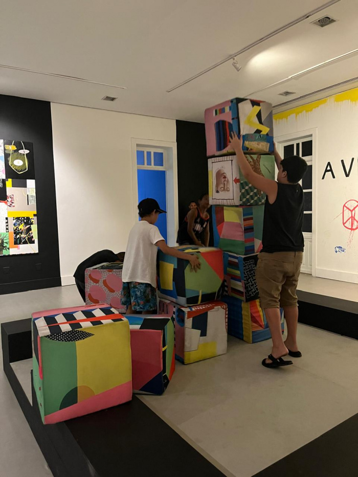 Crianças do Centro de Convivência foram conhecer a exposição “O Fabuloso Mundo das Cores” nesta quar