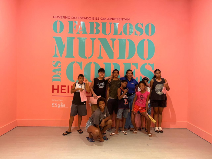 Crianças do Centro de Convivência foram conhecer a exposição “O Fabuloso Mundo das Cores” nesta quar