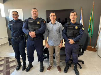 Guarda de Vitória faz doação de armas para Viana