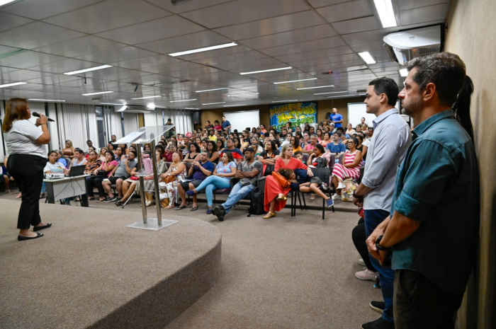 Mais de 4 mil tutores de cães e gatos participaram da palestra sobre castração