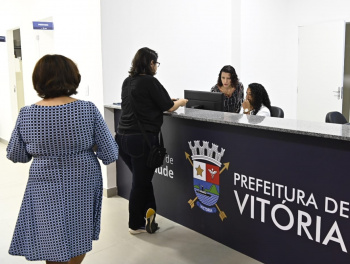 Pacientes agendam vacinas e consultas para o primeiro dia da Clínica Médica da UBS Jardim Camburi