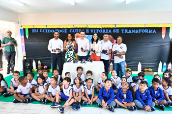 Entrega dos Tênis no CEMEI Eldina Maria Soares Braga