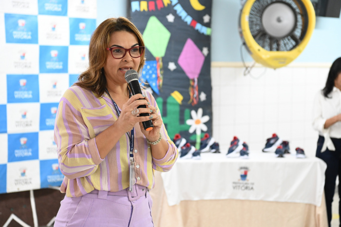 Entrega dos Tênis no CMEI Prof. Carlos Alberto Martinelli de Souza