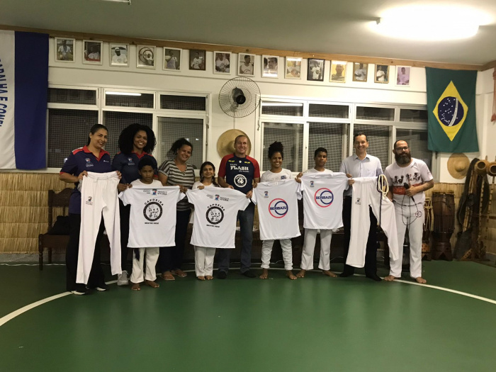 Entrega dos matérias de capoeira em São Pedro