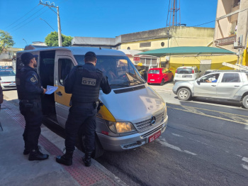 Operação Anjos da Guarda: vans escolares são alvos de fiscalização em Vitória