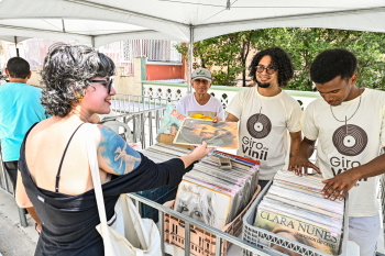 Giro do Vinil no viaduto Caramuru